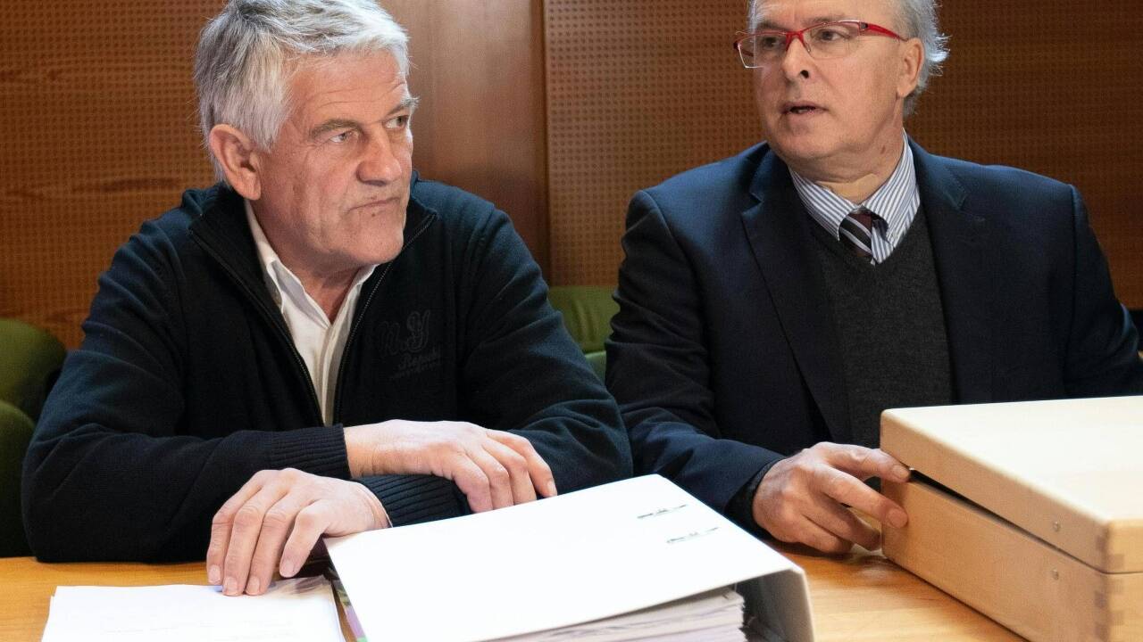 Walter Mayer und Anwalt Hans-Moritz Pott vor Prozessbeginn. 