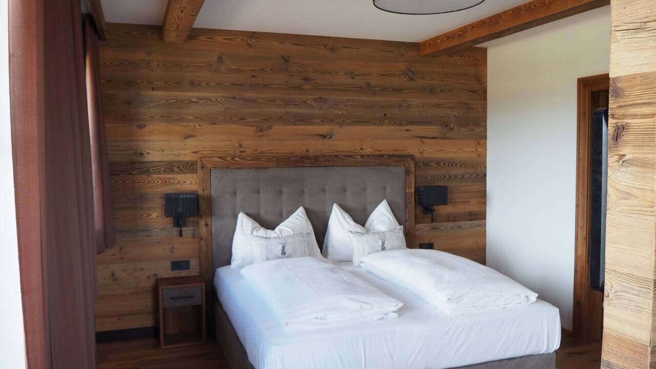 Der Neubau enthält fünf Doppelzimmer und drei Appartements. 
