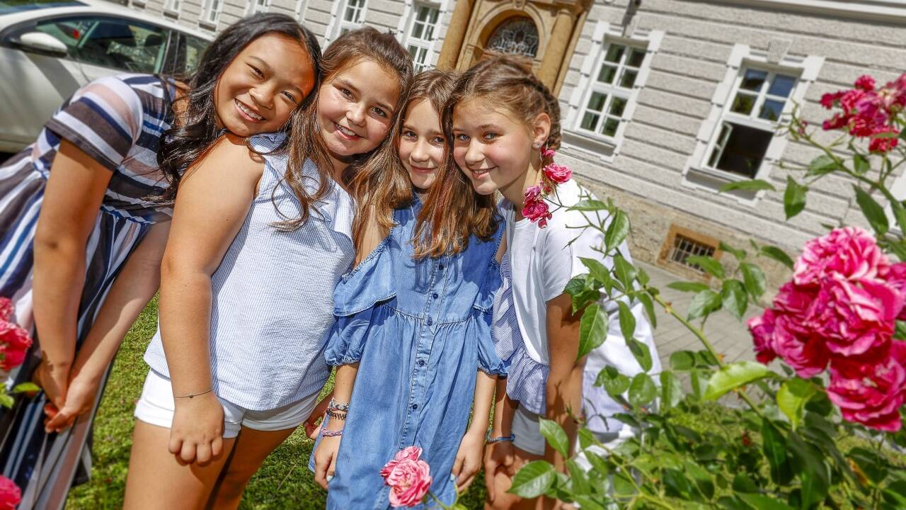  Sarah-Leanne, Clara, Theresa und Lina von der Volksschule Schwarzstraße gehören zu den ersten Mädchen, die ab Herbst nach 108 Jahren das Borromäum besuchen werden. 