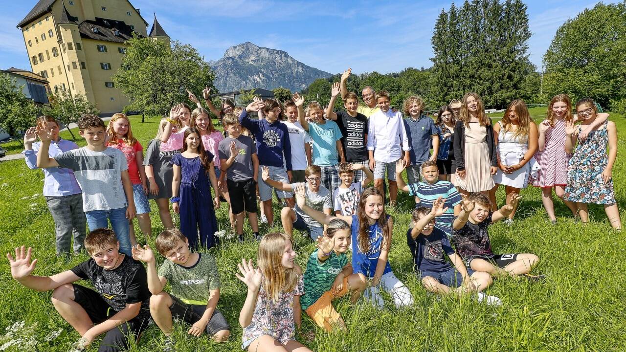 Am Freitag verabschiedeten sich die Schülerinnen und Schüler der NMS Goldenstein in Elsbethen in die Sommerferien 