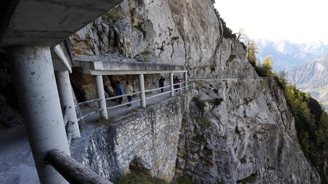 Ein 14-Jähriger wurde Sonntagvormittag bei einem Steinschlag bei der Eisriesenwelt in Werfen getötet. Im Bild der Weg zum Höhleneingang.  