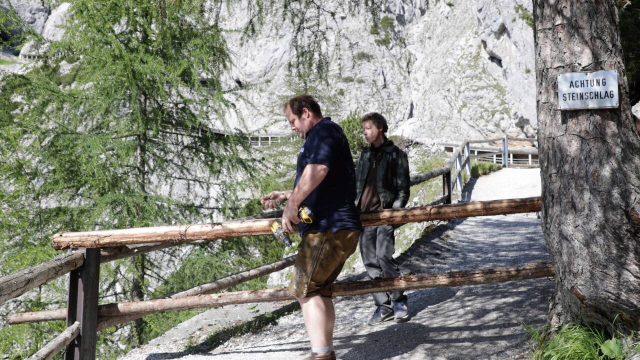 Der Zugang zur Höhle wurde sofort großräumig abgesperrt und bleibt dies bis auf Weiteres. 