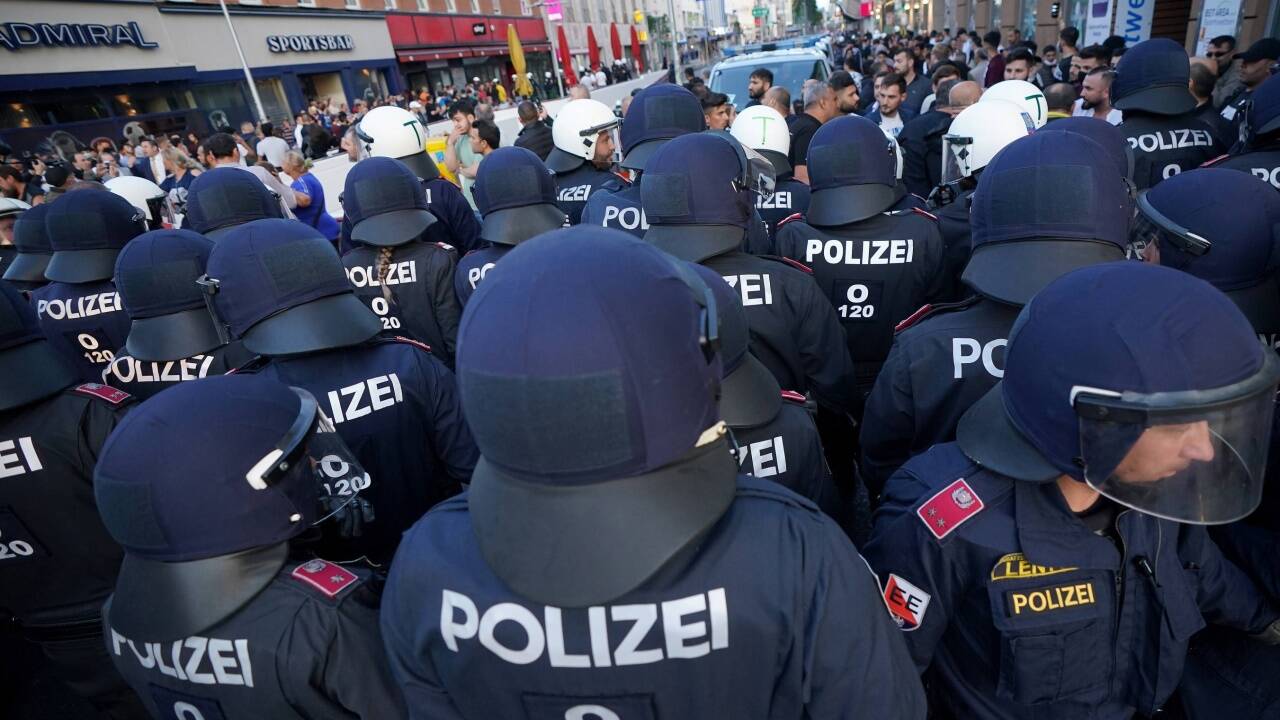 Das Polizeiaufgebot in Favoriten war enorm, als es im Juni zu schweren Ausschreitungen Türkischstämmiger gekommen war. Das Polizeiaufgebot in Favoriten war enorm, als es im Juni zu schweren Ausschreitungen Türkischstämmiger gekommen war.