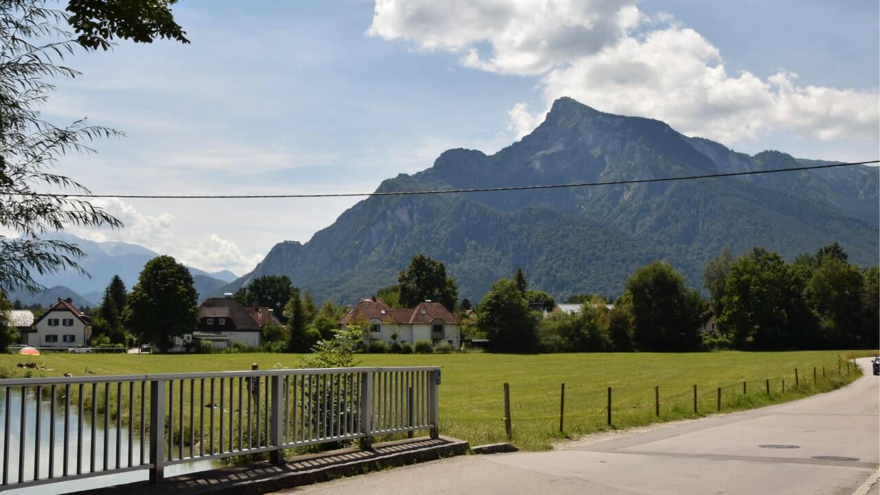 Der Untersberg mit seiner mythischen Kraft ist überall in seiner Umgebung zu spüren.  Der Untersberg mit seiner mythischen Kraft ist überall in seiner Umgebung zu spüren.