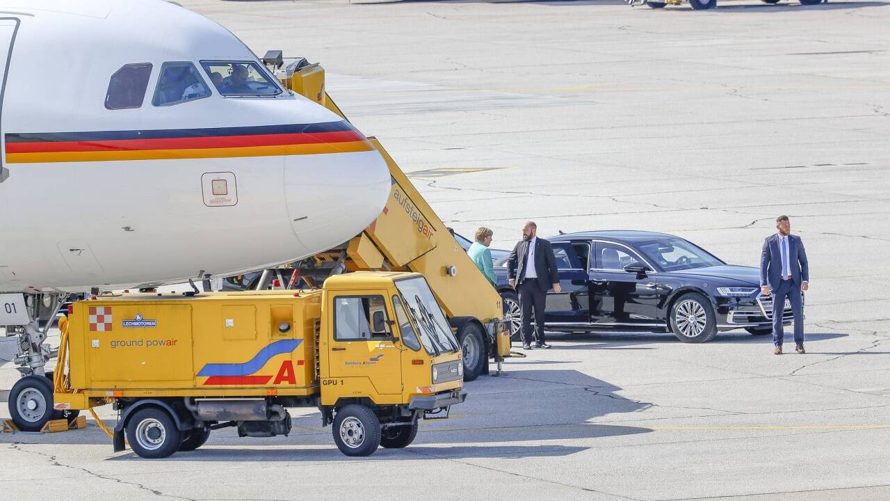 Bundeskanzlerin Angela Merkel landete am Vormittag in Salzburg.  