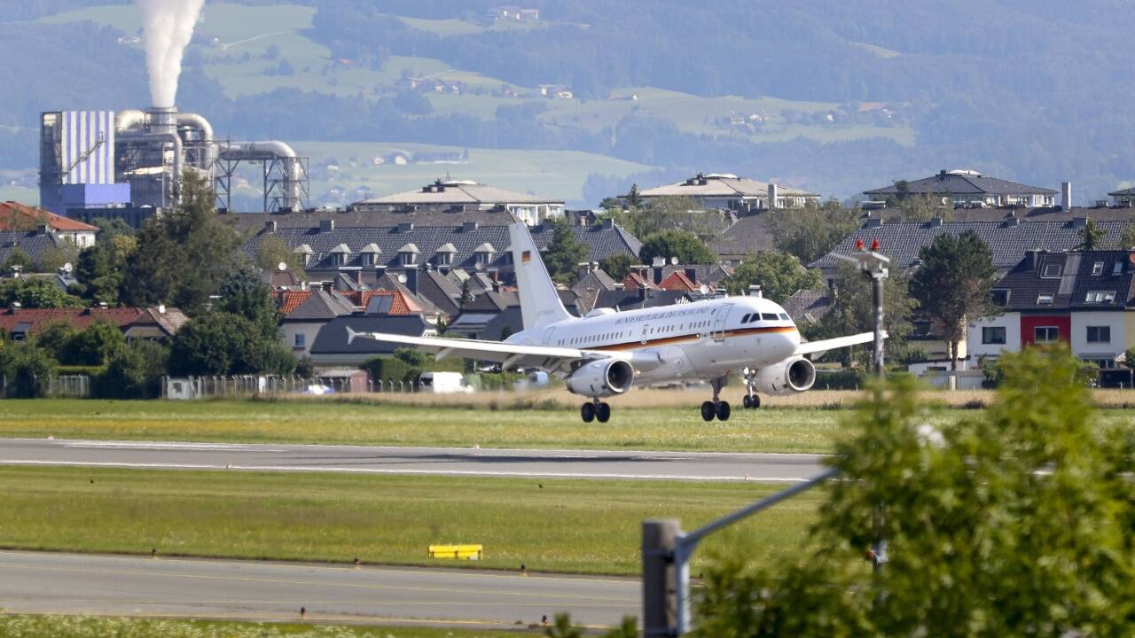 Bundeskanzlerin Angela Merkel landete am Vormittag in Salzburg.  