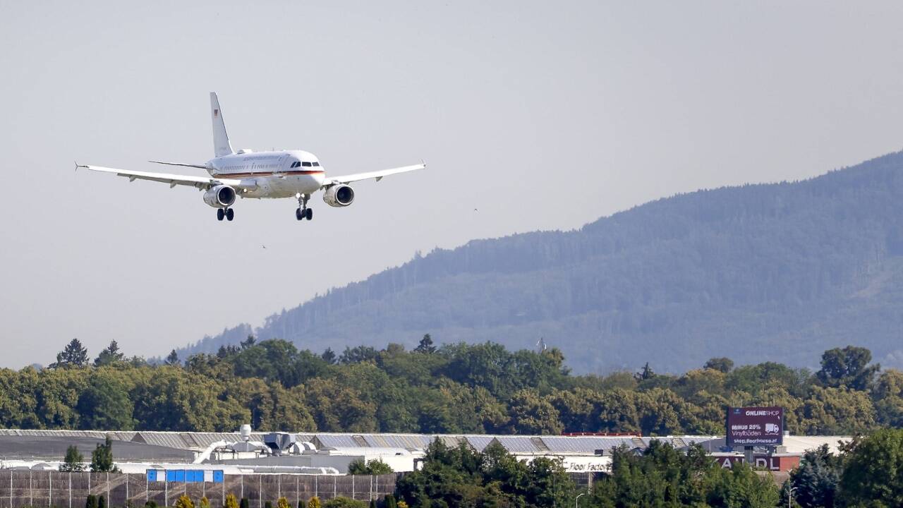 Bundeskanzlerin Angela Merkel landete am Vormittag in Salzburg.  