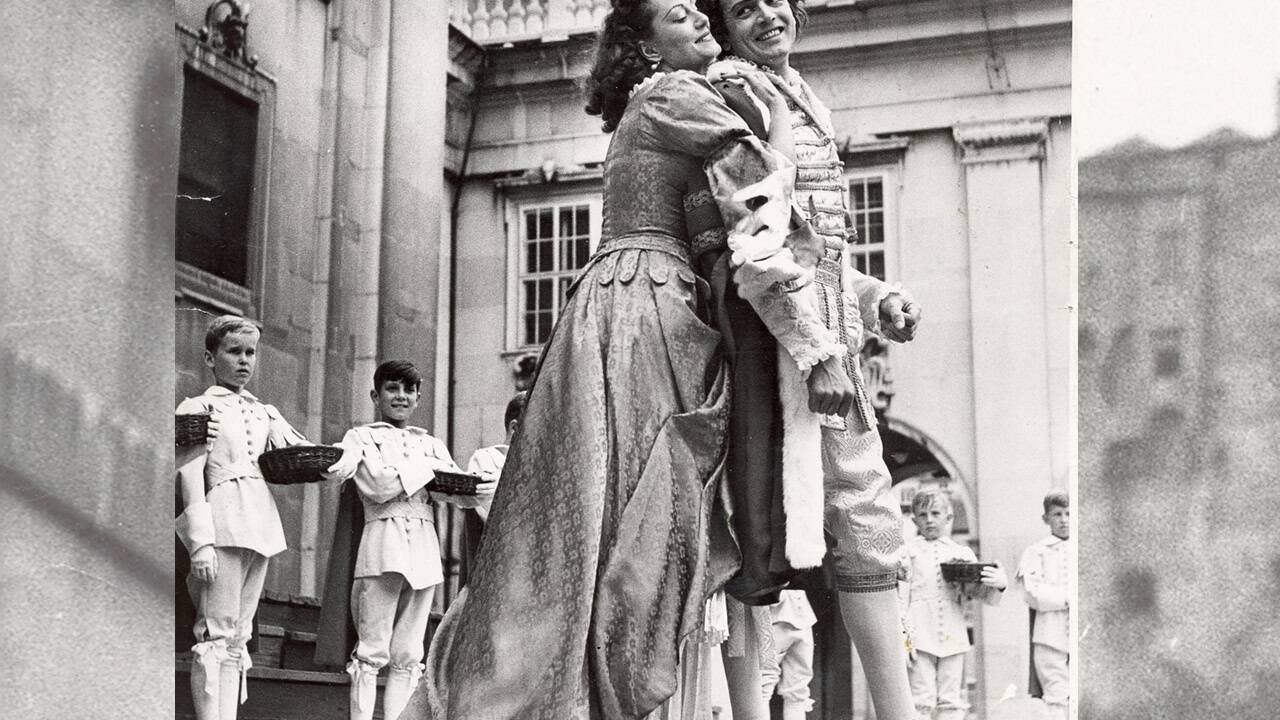 Lola Müthel als Buhlschaft im „Jedermann“ 1952, später kehrte sie als Mutter zurück. 