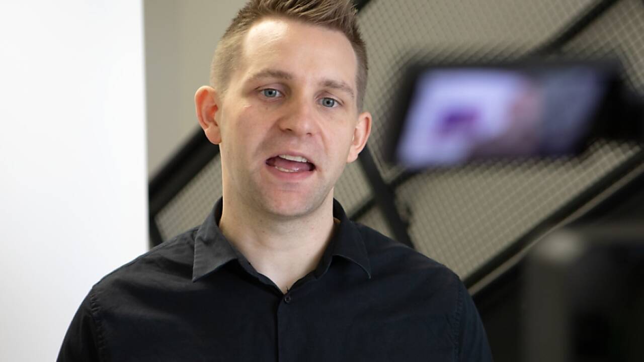 Schrems findet die Corona-App des Roten Kreuzes in Ordnung 