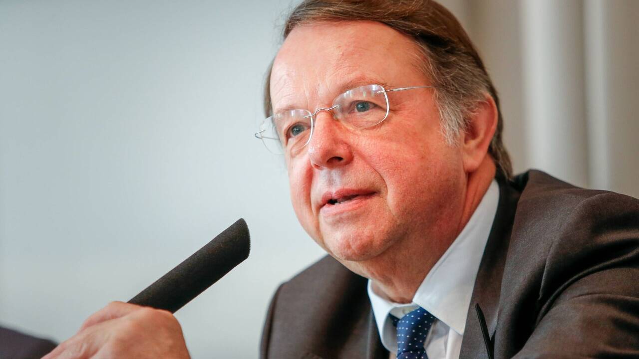 Der seit einem knappen Jahr amtierende Rektor der Uni Salzburg, Hendrik Lehnert, bekommt immer mehr Gegenwind aus seinem Haus zu verspüren. Der seit einem knappen Jahr amtierende Rektor der Uni Salzburg, Hendrik Lehnert, bekommt immer mehr Gegenwind aus seinem Haus zu verspüren.