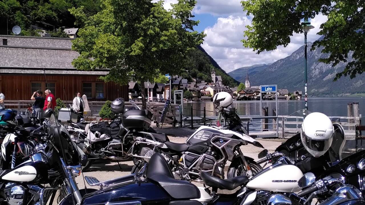 In Hallstatt sind die Parkplätze voll. In Hallstatt sind die Parkplätze voll.
