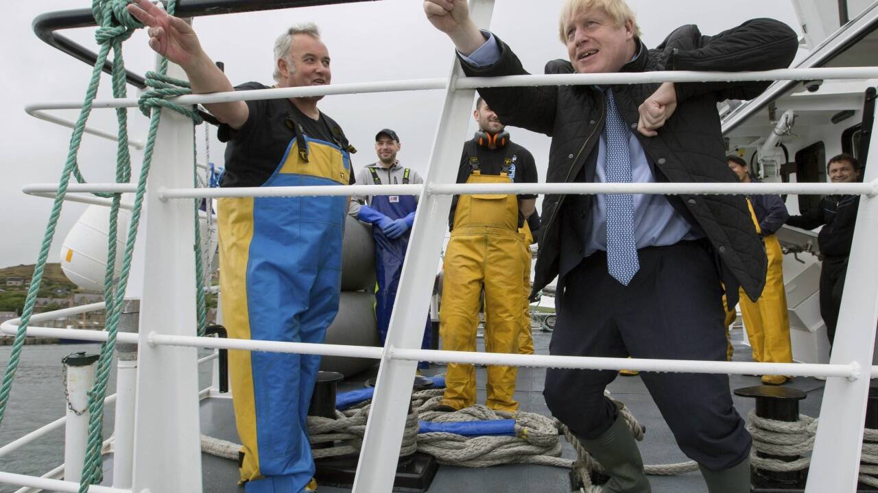 Premierminister Boris Johnson besuchte vor wenigen Tagen wieder einmal Fischer. Die „Rückeroberung“ der eigenen Gewässer ist eines seiner zentralen Wahl- und Brexit-Versprechen.  Premierminister Boris Johnson besuchte vor wenigen Tagen wieder einmal Fischer. Die „Rückeroberung“ der eigenen Gewässer ist eines seiner zentralen Wahl- und Brexit-Versprechen.