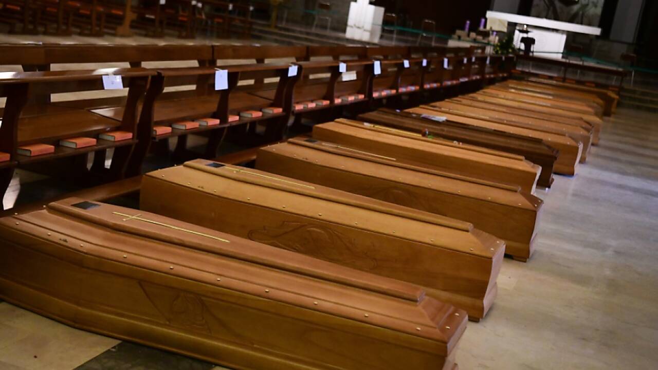 Särge zeugen von traurigem Höhepunkt 