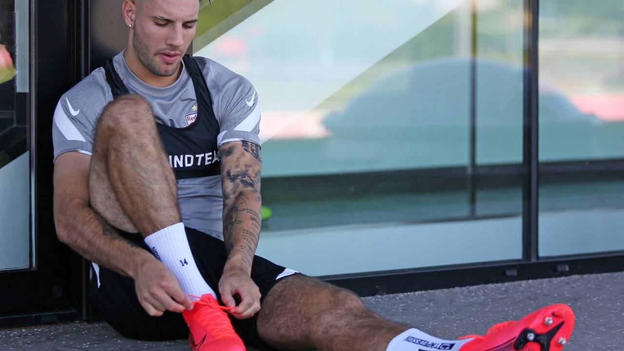 Noch schnürt Dominik Szoboszlai bei Fußballmeister Red Bull Salzburg die Schuhe. Die Bullen hoffen, dass der Ungar noch eine Saison bleibt. Noch schnürt Dominik Szoboszlai bei Fußballmeister Red Bull Salzburg die Schuhe. Die Bullen hoffen, dass der Ungar noch eine Saison bleibt.