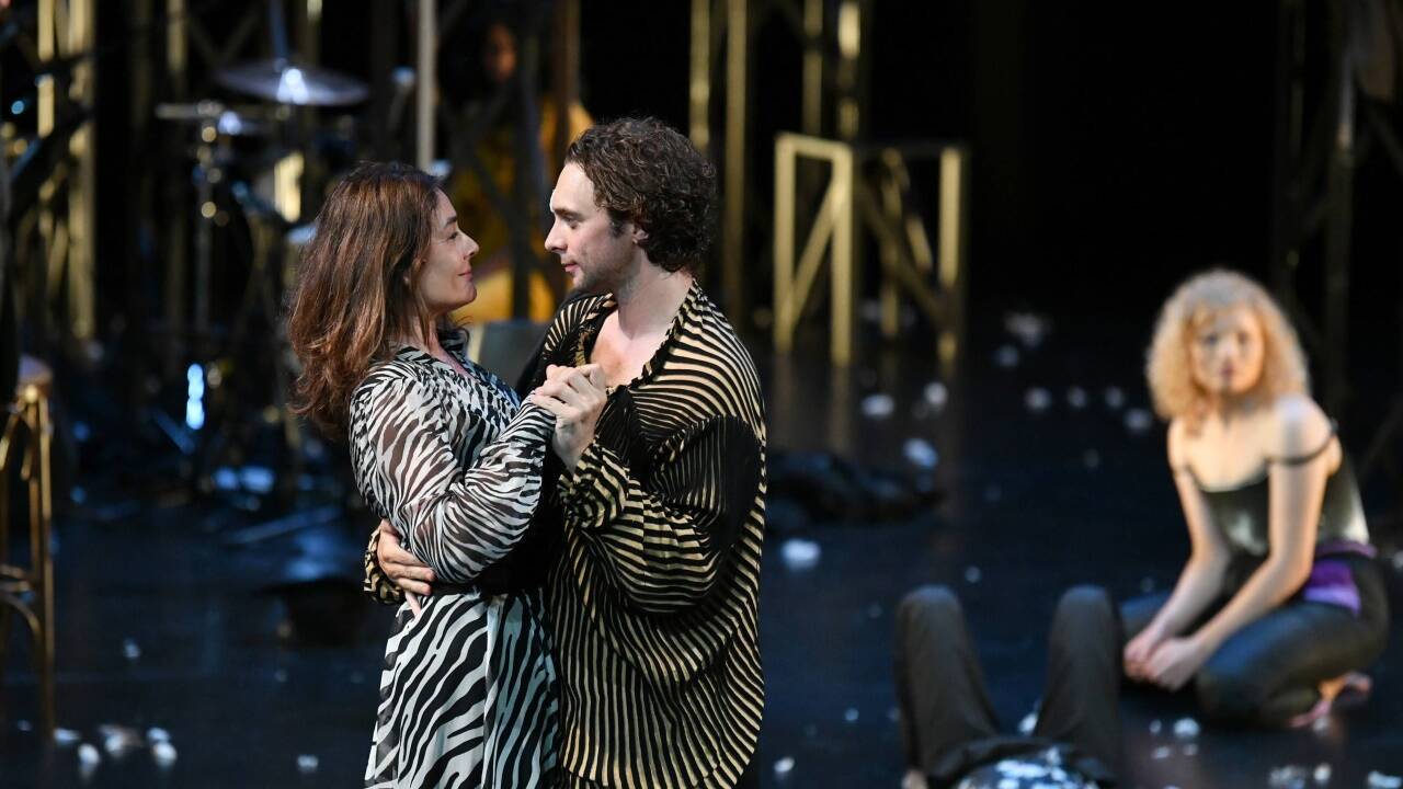 Hanns Zischler, Sophie Semin, André Kaczmarczyk, Luisa-Céline Gaffron am Donnerstag, 30. Juli 2020, während der Fotoprobe zum Stück 'Zdenek Adamec' von Peter Handke, das am 2. August 2020 im Rahmen der Salzburger Festspiele im Landestheater Premiere hat. 