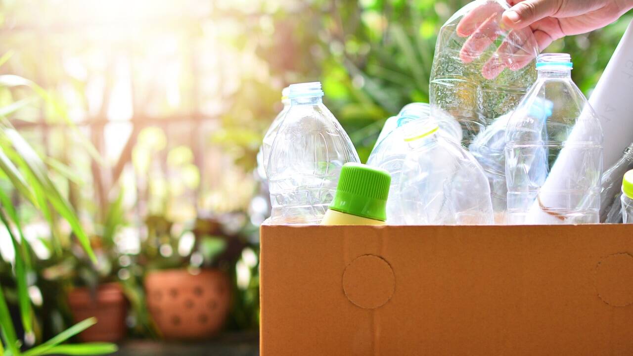 Weitgehend wiederverwertet, kann Plastik umweltfreundlicher sein als andere Materialien.   Weitgehend wiederverwertet, kann Plastik umweltfreundlicher sein als andere Materialien.