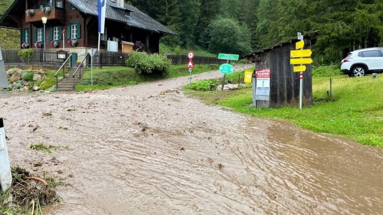 Die Situation in der Steiermark bei Krieglach am Alpl am Montag, 3. August 2020, wo nach starken Regenfällen ein Bach an mehreren Stellen über die Ufer getreten war. 