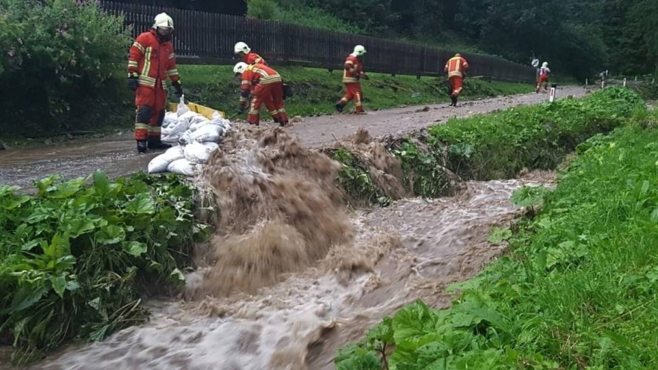 Die Situation in der Steiermark bei Krieglach am Alpl am Montag, 3. August 2020, wo nach starken Regenfällen ein Bach an mehreren Stellen über die Ufer getreten war. 