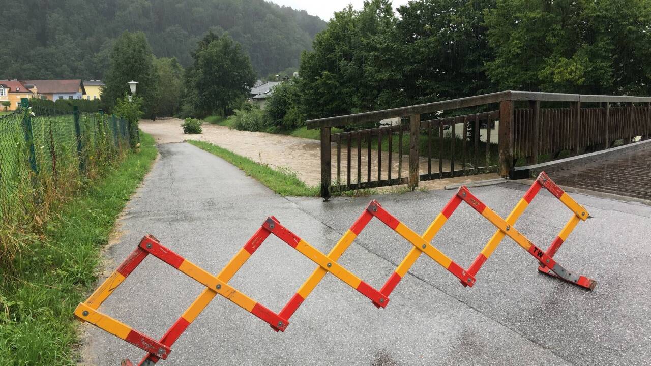 Im Salzburger Stadtteil Gnigl ging der Alterbach über die Ufer. 