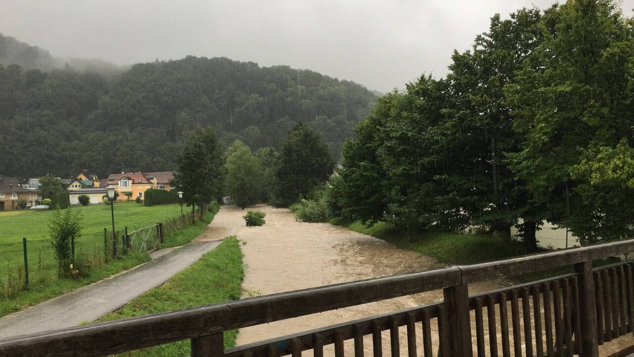 Im Salzburger Stadtteil Gnigl ging der Alterbach über die Ufer. 