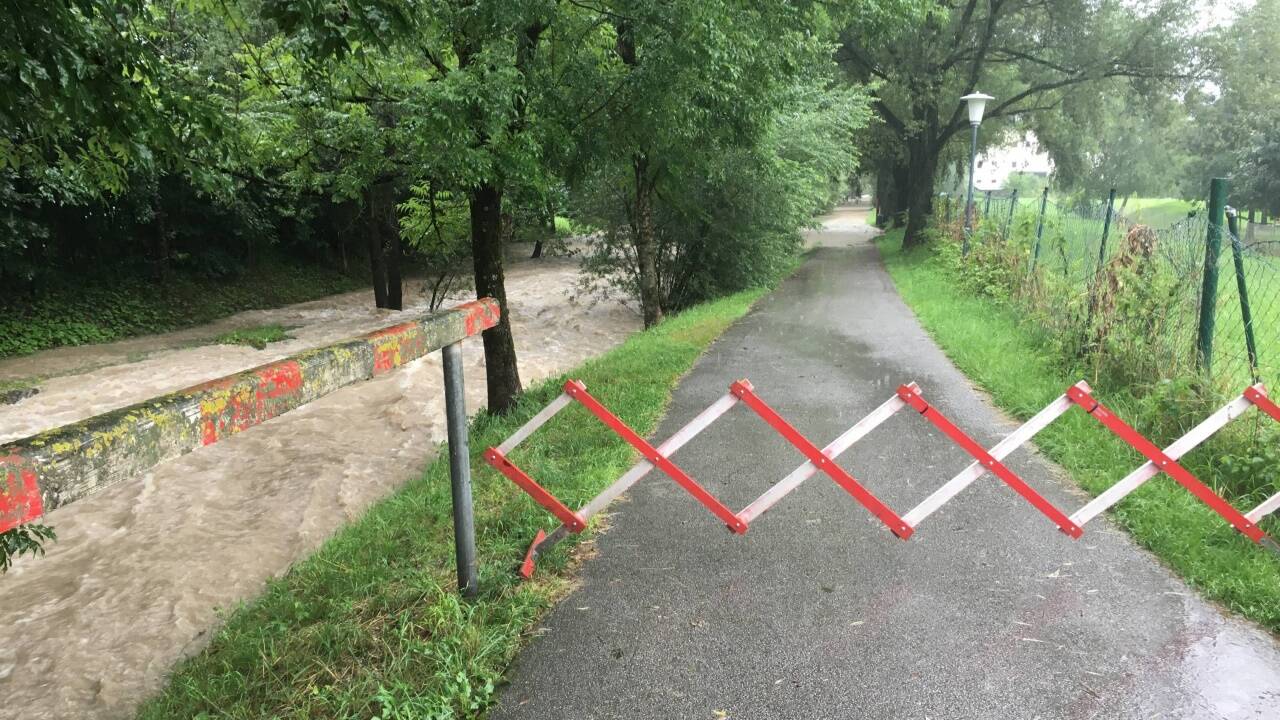 Im Salzburger Stadtteil Gnigl ging der Alterbach über die Ufer. 