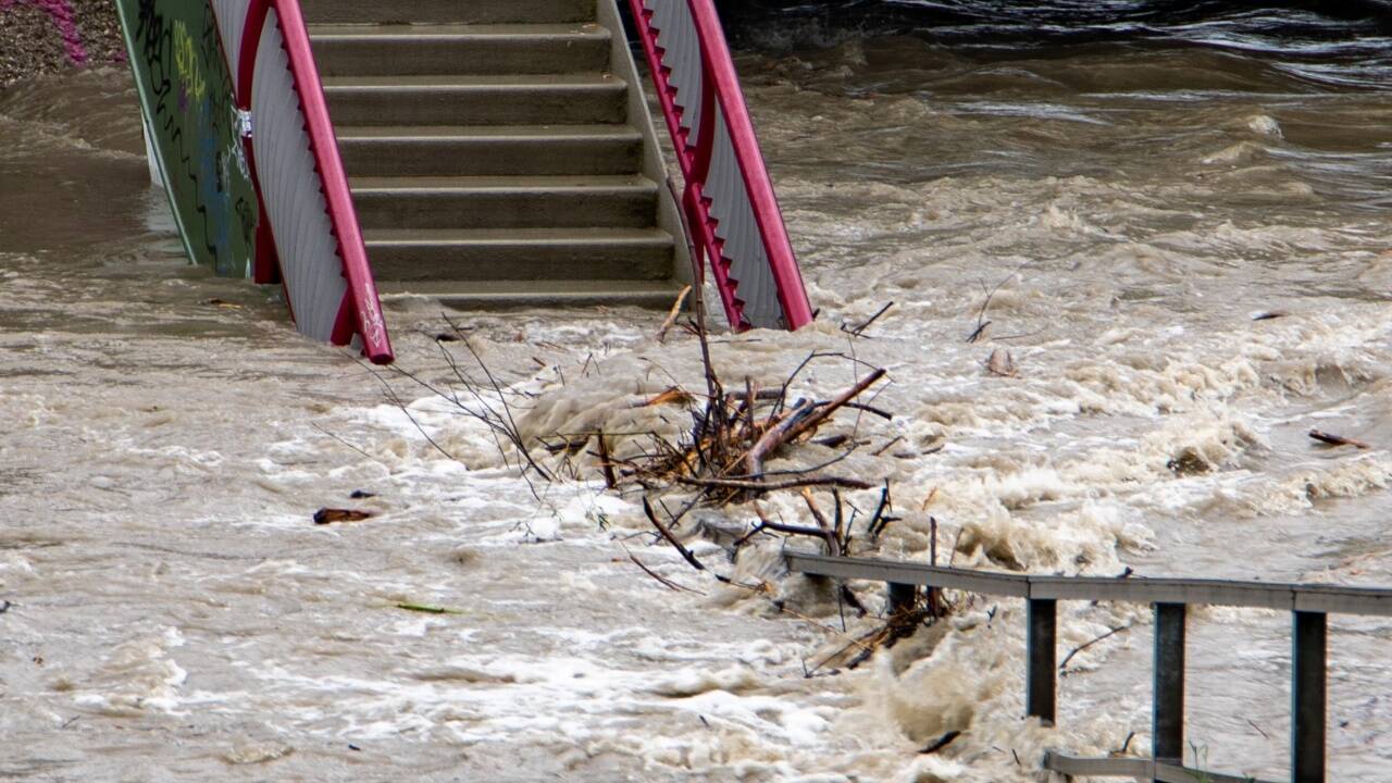 Die Unterführung der Ignaz-Harrer-Brücke musste gesperrt werden. 