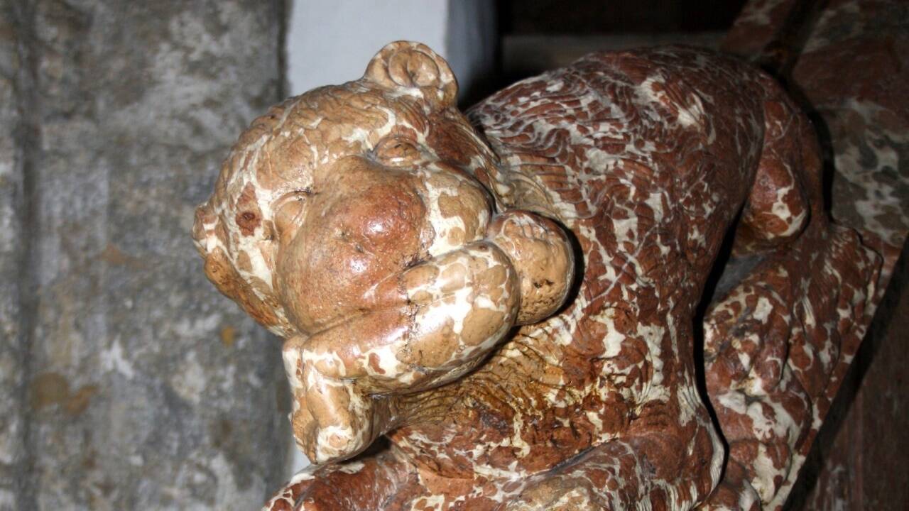 Seltene Löwendarstellung aus Adneter Marmor.  