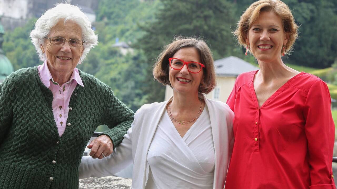 Statisterie-Chefin Barbara Crotti mit Marianne Lehner und Elisabeth Lidwina Weninger. 