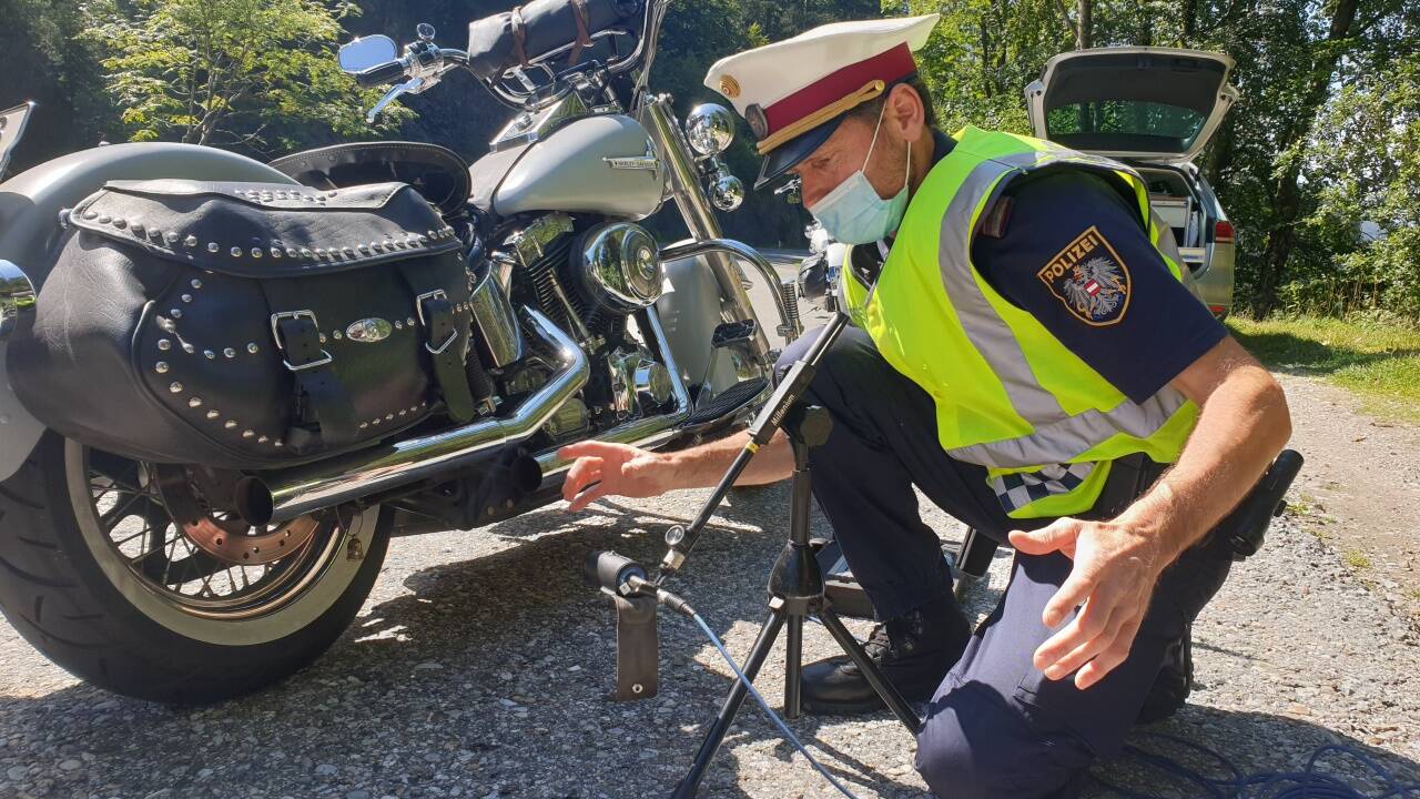 Lärmmessung im Wiestal: Diese Harley war zu laut, das Kennzeichen ist weg.  