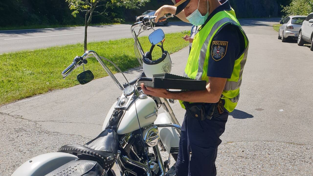 Lärmmessung im Wiestal: Diese Harley war zu laut, das Kennzeichen ist weg.  