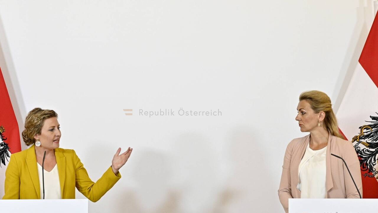 Susanne Raab und Christine Aschbacher.  