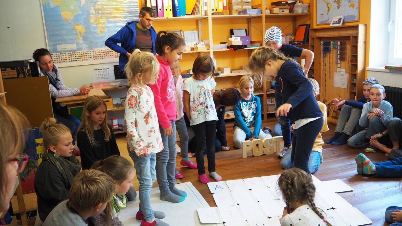 In der Vogelsangschule in Saalfelden präsentiert jedes Kind zu Schulschluss eine Jahresarbeit.  