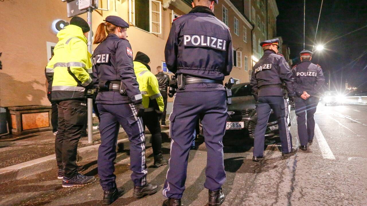 Ordungsamt und Polizei kontrollieren am Rudolfskai. Ordungsamt und Polizei kontrollieren am Rudolfskai.