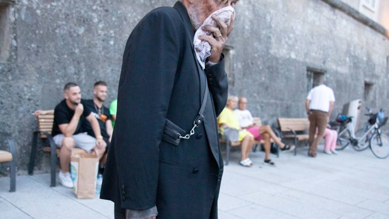 Helmut Mooshammer vor Beginn des „Jedermann“ auf dem Salzburger Residenzplatz.  
