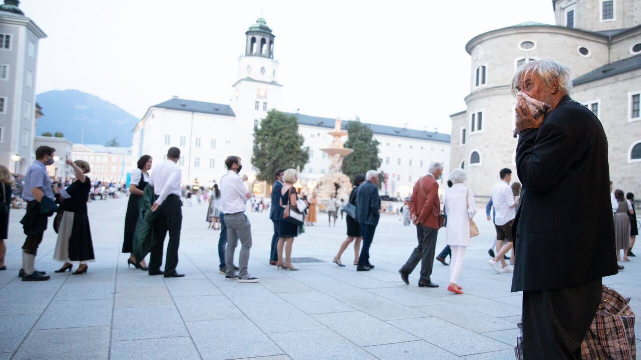 Helmut Mooshammer vor Beginn des „Jedermann“ auf dem Salzburger Residenzplatz.  