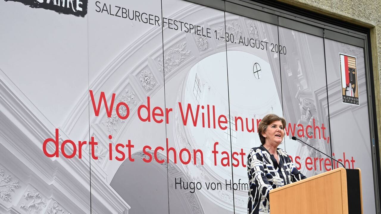  Helga Rabl-Stadler Gedenkstunde zur Verlegung von 28 Stolpersteinen vorm Haus für Mozart auf dem Max-Reinhardt-Platz für Opfer der nationalsozialistischen Diktatur 