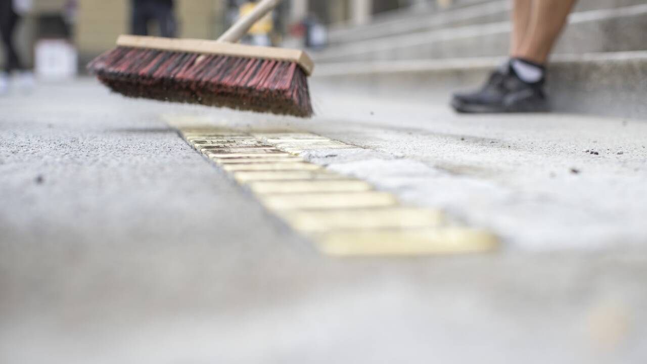  Gedenkstunde zur Verlegung von 28 Stolpersteinen vorm Haus für Mozart auf dem Max-Reinhardt-Platz für Opfer der nationalsozialistischen Diktatur 