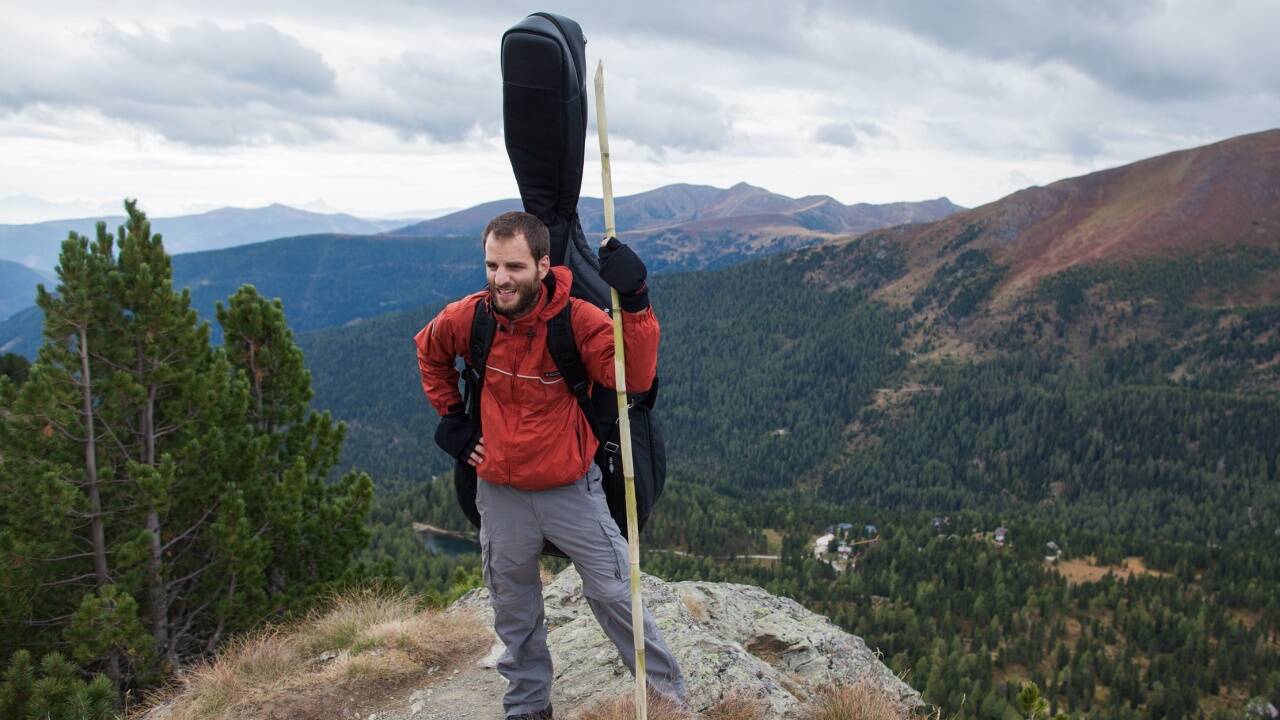 Bassist Lukas Kranzelbinder führte als Jazz-Wanderführer eine musikalische Bergtour an. 