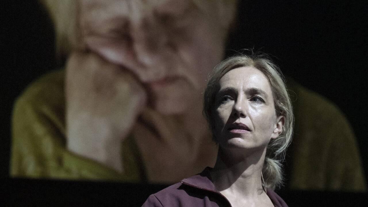 Ursina Lardi und Helga Bedau in „Everywoman“ bei den Salzburger Festspielen. 