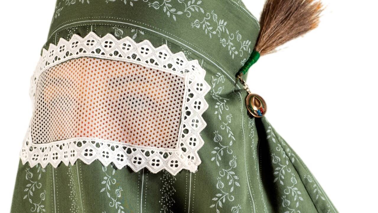 Die in Wien lebende Künstlerin Carla Degenhardt hat die Dirndlburka entworfen. Die in Wien lebende Künstlerin Carla Degenhardt hat die Dirndlburka entworfen.
