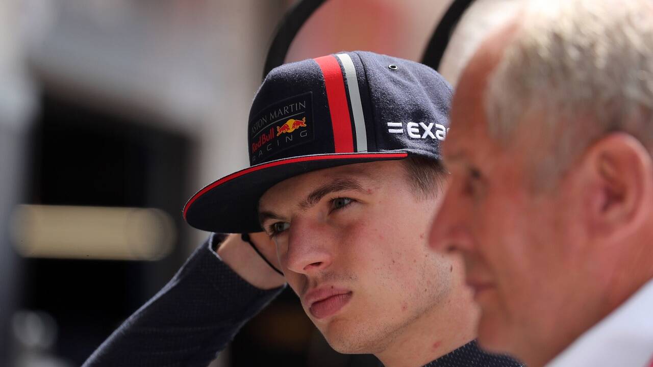Red-Bull-Motorsportchef Helmut Marko (r.) sieht Max Verstappen (l.) noch voll im Titelkampf. Red-Bull-Motorsportchef Helmut Marko (r.) sieht Max Verstappen (l.) noch voll im Titelkampf.