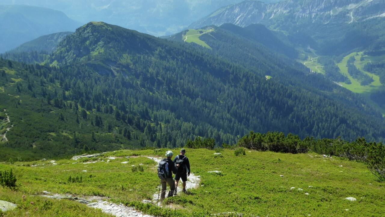 Der Blick vom Strimskogel auf den Hakopf in der oberen Bildmitte links. 
