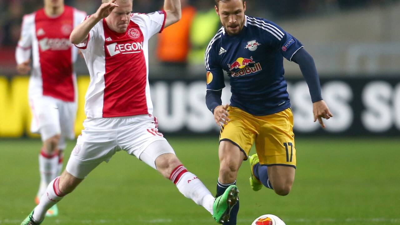 Andreas Ulmer 2014, im Duell mit Davy Klaasen. Andreas Ulmer 2014, im Duell mit Davy Klaasen.