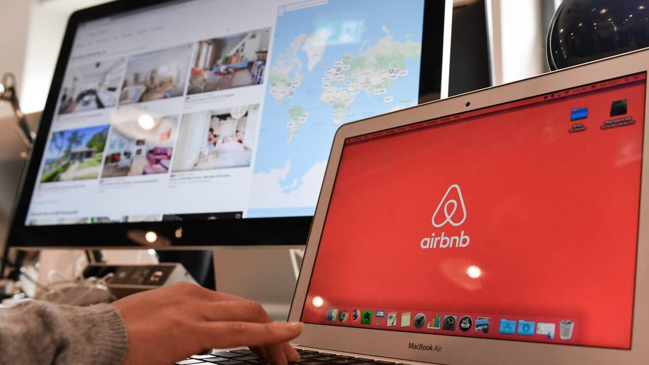 Ohne Registrierungsnummer darf in Salzburg keine Wohnung mehr über Airbnb angeboten werden. So will es das Nächtigungsabgabengesetz ab 1. September. Ohne Registrierungsnummer darf in Salzburg keine Wohnung mehr über Airbnb angeboten werden. So will es das Nächtigungsabgabengesetz ab 1. September.