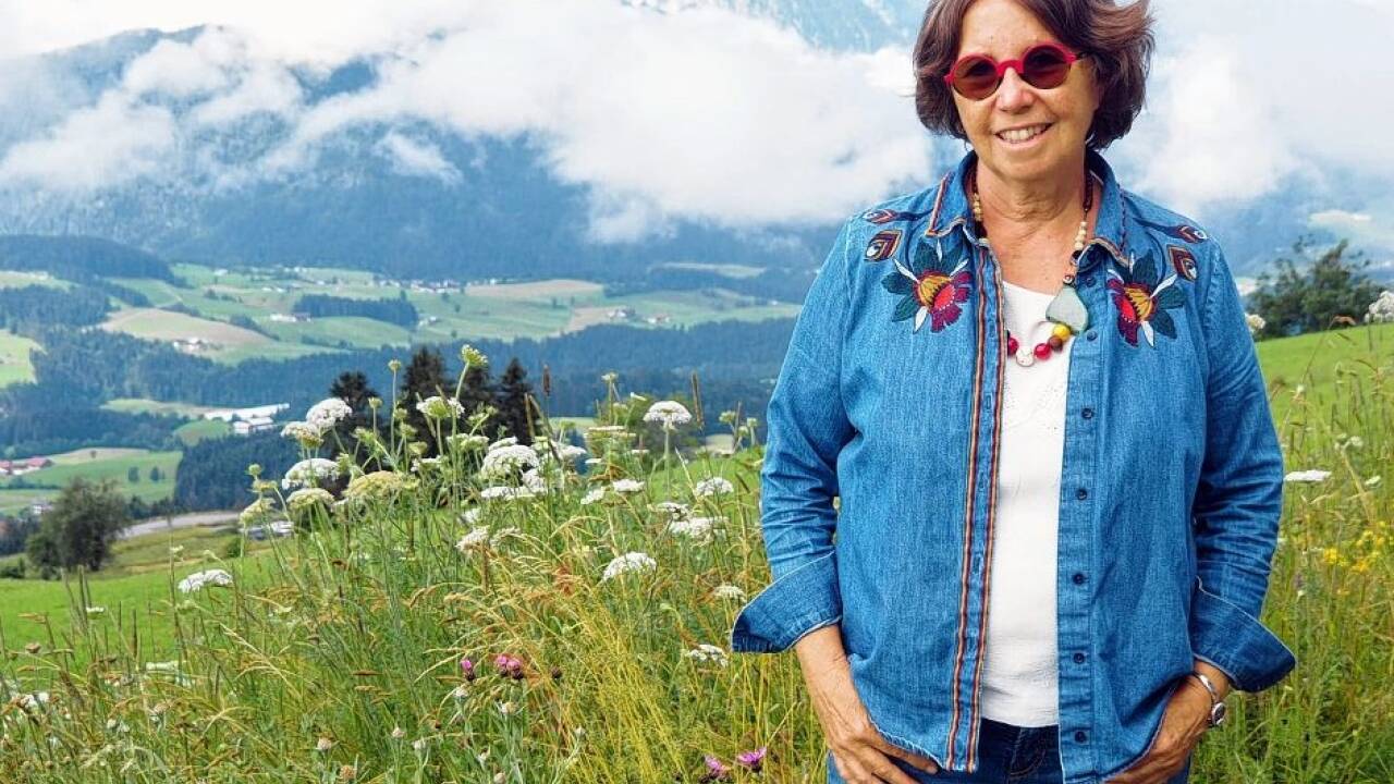 Die pensionierte Biochemikerin Renée Schroeder ist mittlerweile Kräuterbäuerin am Leierhof in Abtenau. 