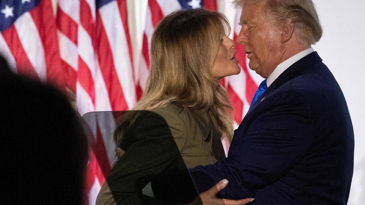 Ein Küsschen für den Ehemann: Melania mit ihrem Mann Donald Trump. 