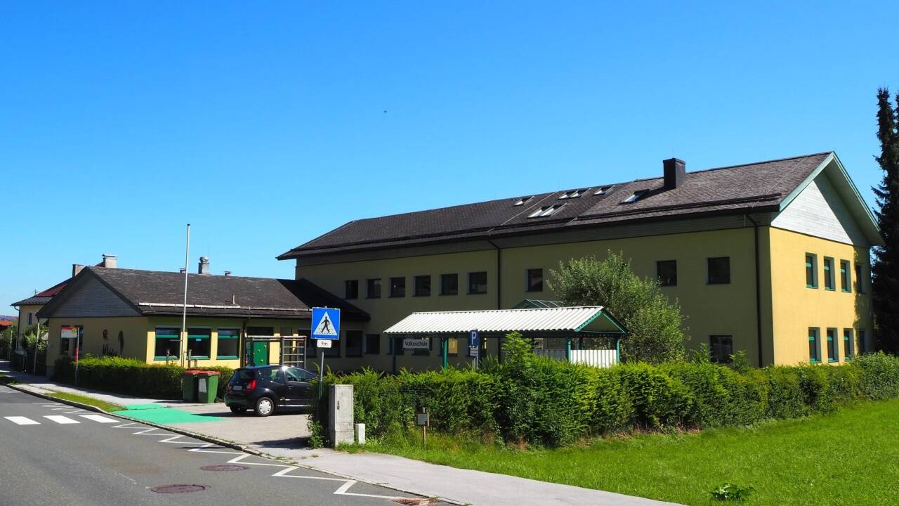 An Stelle der bestehenden Volksschule ist die neue Feuerwehrzeugstätte geplant. 