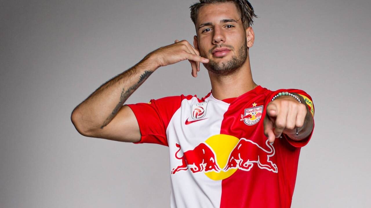 Gerade noch beim Fototermin mit Red Bull Salzburg, ab heute beim ungarischen Nationalteam. Gerade noch beim Fototermin mit Red Bull Salzburg, ab heute beim ungarischen Nationalteam.