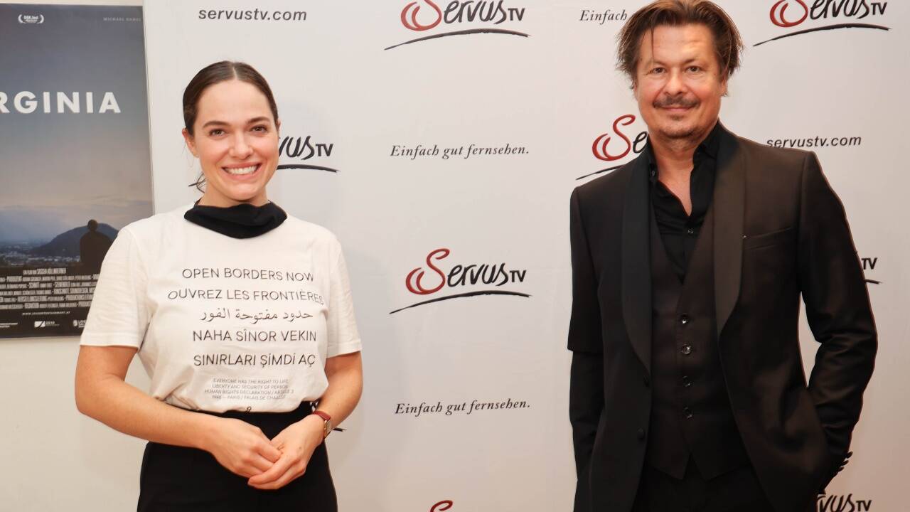 Verena Altenberger und Michael Dangl spielen in 'Virginia - das ungelöste Rätsel der Salzburger Mafiabraut'. 