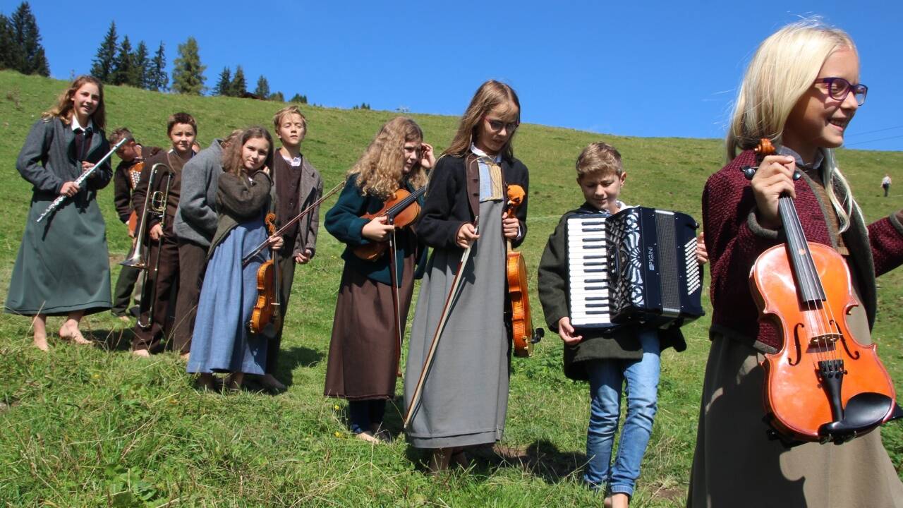 Die Hirtenkinder auf der Loferer Alm (2019). Heuer werden sie coronabedingt auf mehrere Gruppen aufgeteilt. 